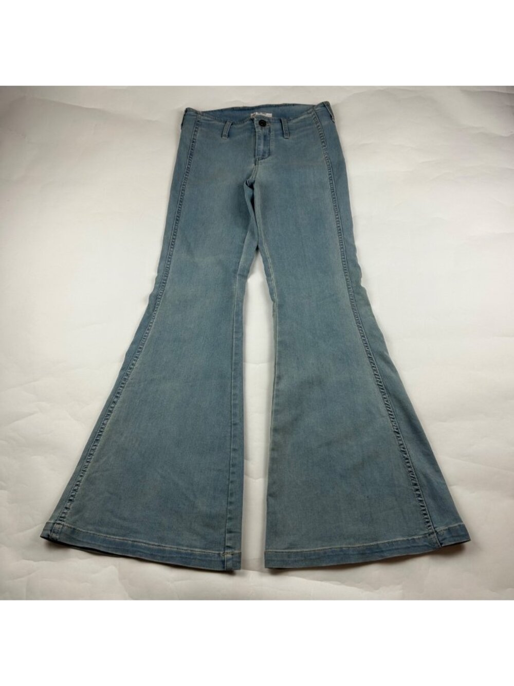 LONG Free People Light Wash Stretch Denim Jolene Flared Jeans 26